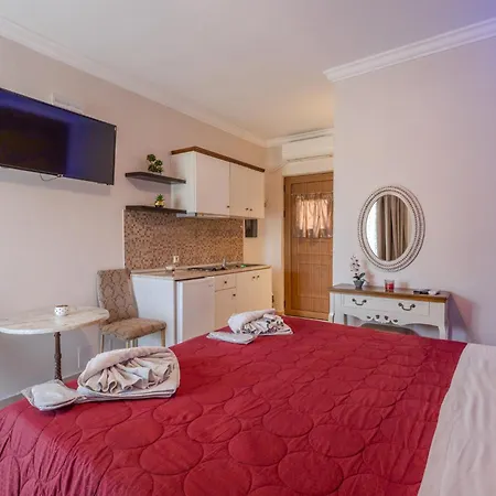 Knights' Castle Bed & Breakfast *
