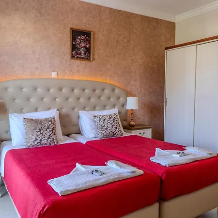 Knights' Castle Bed & Breakfast *